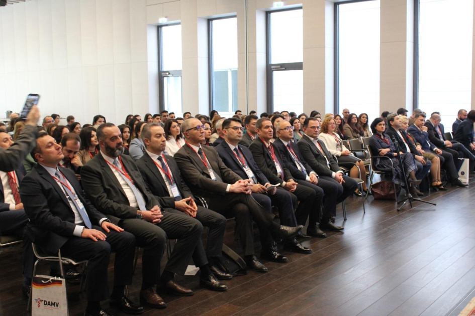 Azərbaycanlı tibb işçiləri Berlində səhiyyənin gələcəyini müzakirə etdilər