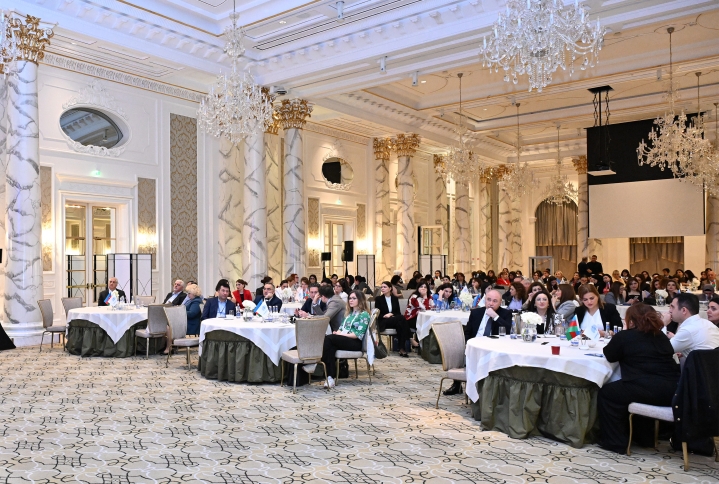 Qalxanabənzər vəzi xərçəngi və metabolik xəstəliklərə müasir yanaşma müzakirə olundu