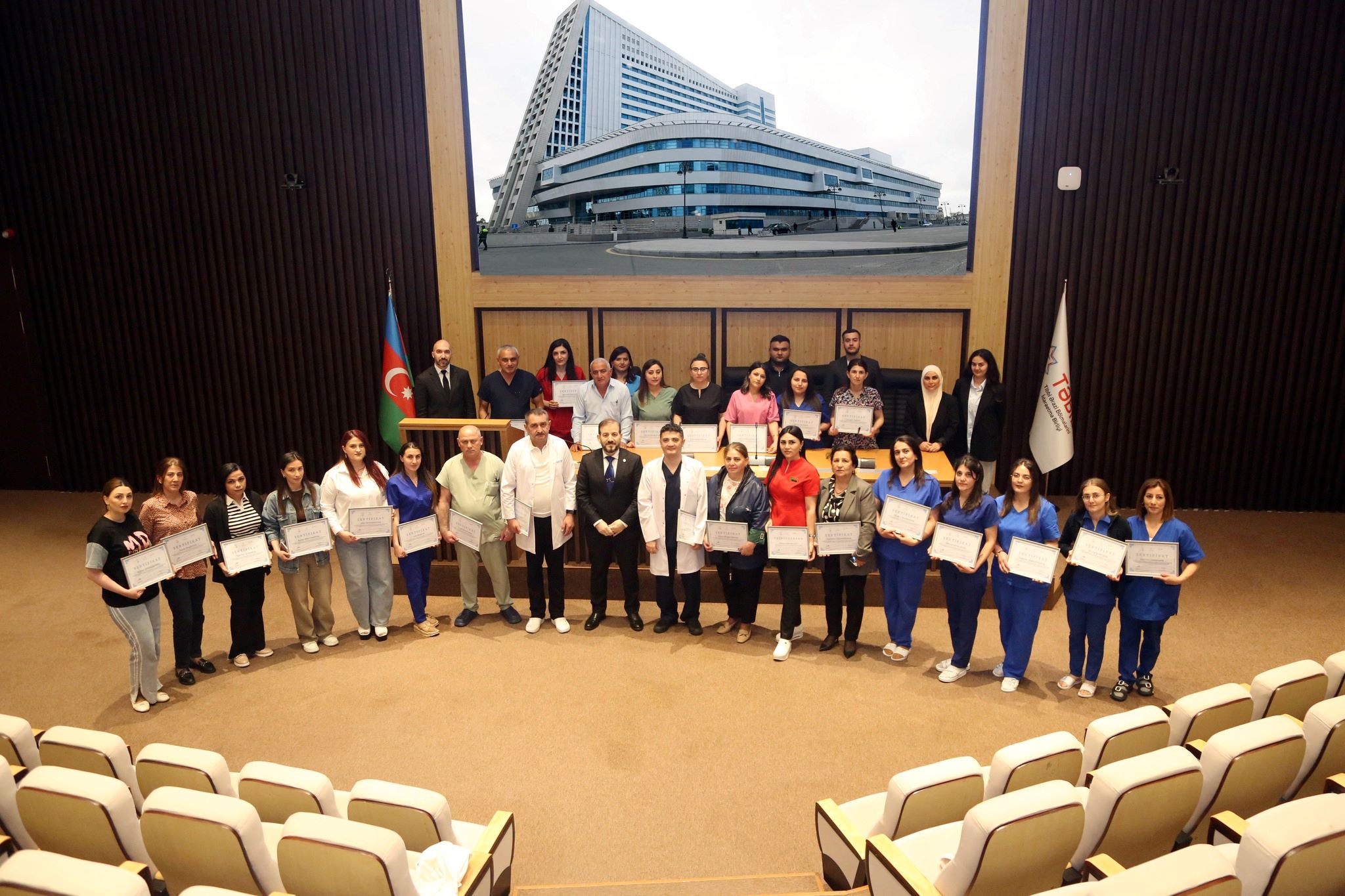 TƏBİB-in təşəbbüsü ilə Yeni Klinikada reanimasiya təlimlərinin ilk mərhələsinə sertifikatla yekun vurulub