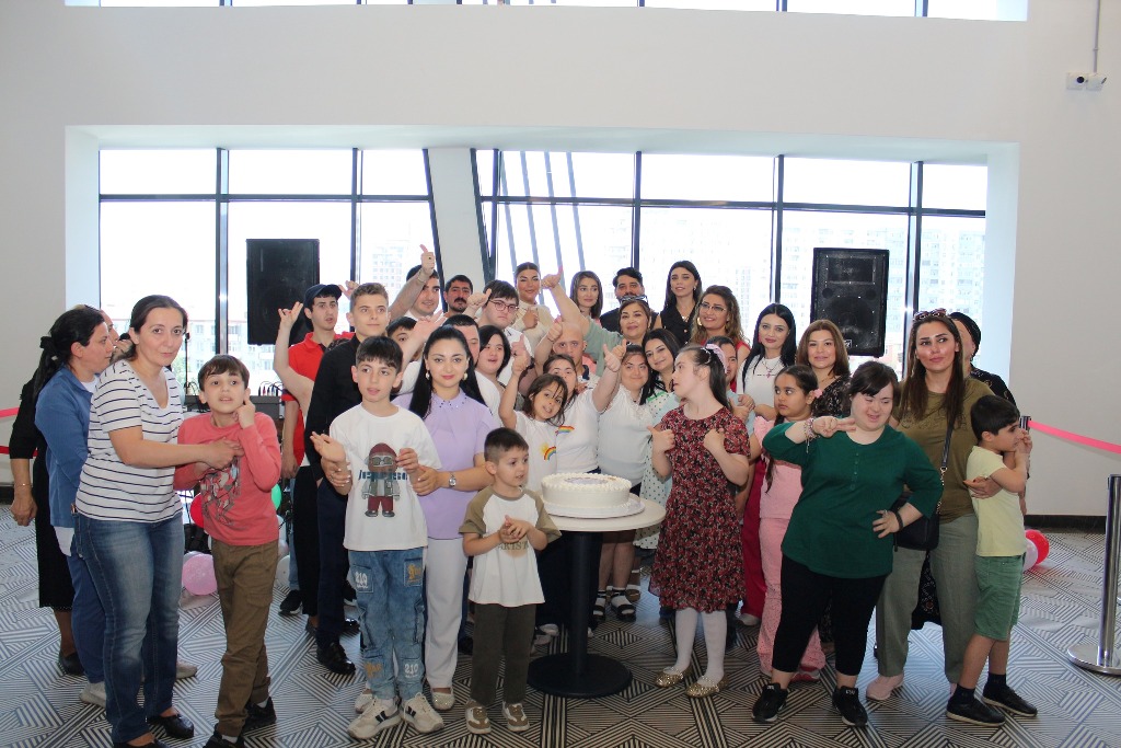 Uşaqların gülümsədiyi bir gün: “İçimizdəki möcüzələr” xeyriyyə tədbiri 