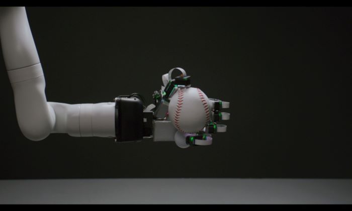 Çin tam əl toxunma hissiyyatını və hərəkət qabiliyyətini birləşdirən dünyanın ilk robot əlini hazırlayıb