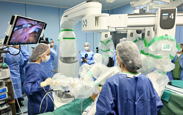Azərbaycan və Çin cərrahları ilk dəfə məsafədən birgə robotik əməliyyat həyata keçiriblər
