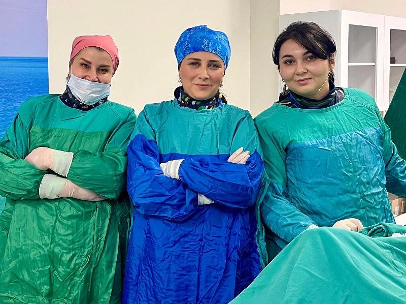  Yeni Klinikanın invaziv kardioloqları canlı yayımda əməliyyat icra ediblər 