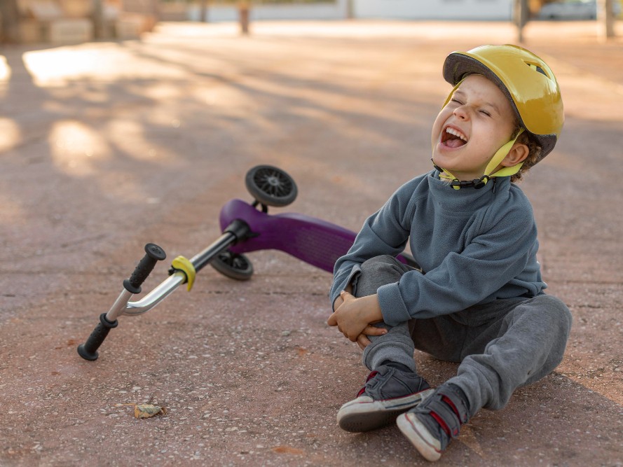 Uşaq yıxıldıqda valideynlər nə etməlidir? – “Harmony Health Hospital” pediatrlarından tövsiyələr  