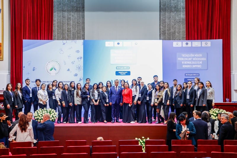 Əczaçılıqda müasir tendensiyalar və problemlər müzakirə edilib