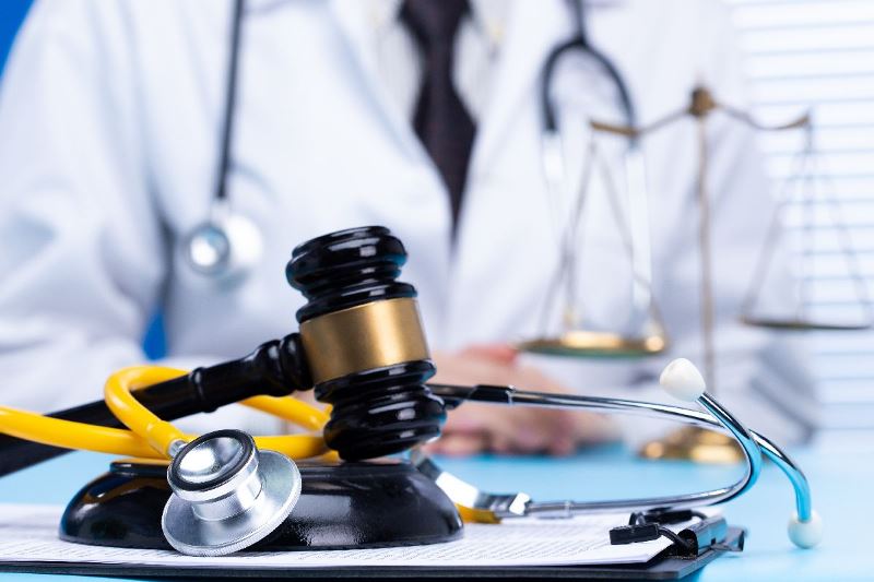 Özəl klinikalarda sertifikasiyasız həkimlərin fəaliyyəti və lisenziya qaydalarının pozulması halları aşkarlanıb