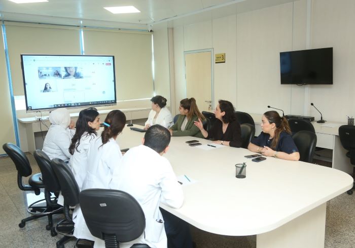  Yeni Klinikada mürəkkəb kliniki hallar beynəlxalq mütəxəssislərlə müzakirə olunub   